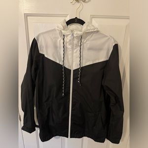 Brand new black and white wind breaker. Zine size S. Lightweight!